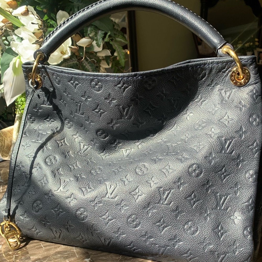 Navy Blue Louis Vuitton Artsy Monogram Empreinte Leather MM, 100% authentic.
